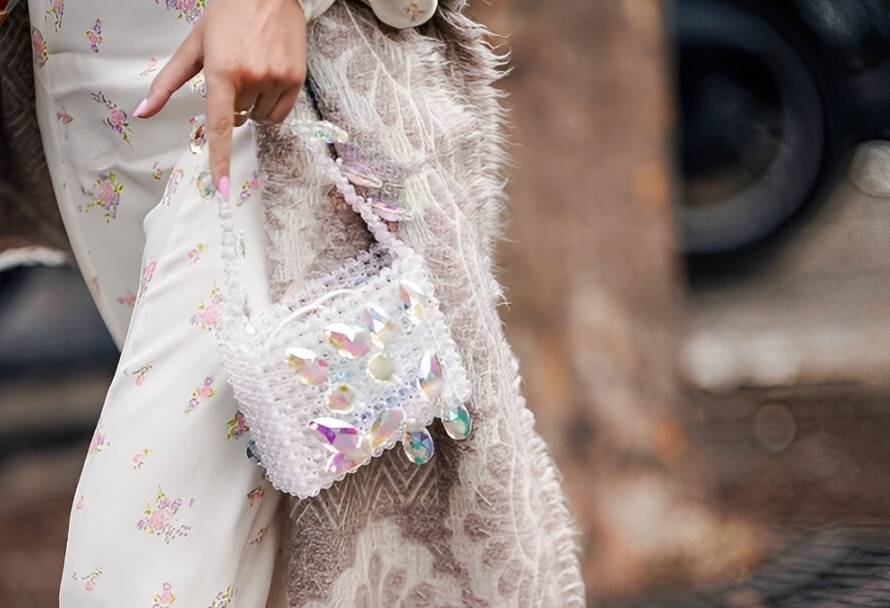 How to Choose the Right Bead Evening Bag for Your Next Party Image