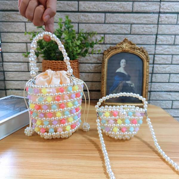 How to Choose the Suitable Pearl Bag for Wedding Party 4